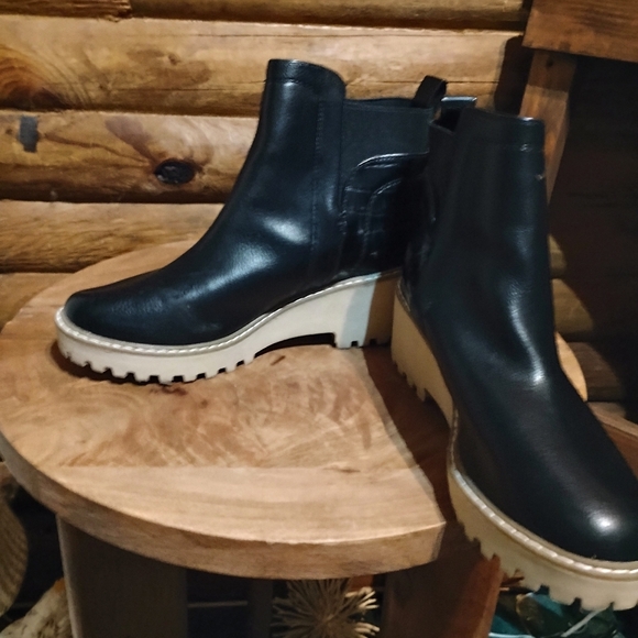 Dolce Vita Black Ankle Boots with Chunky Sole - Picture 7 of 10